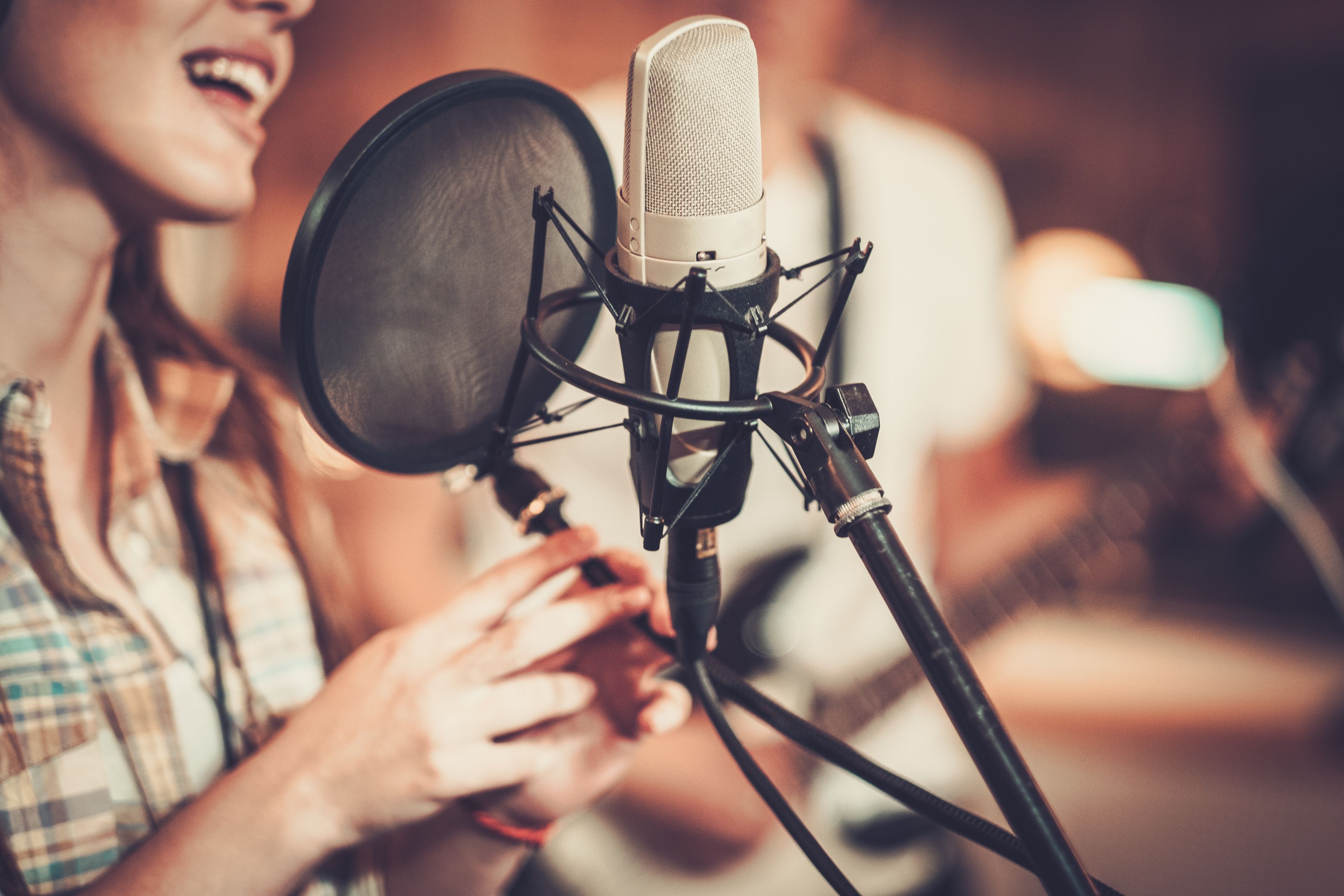 Microphone dans un studio d’enregistrement